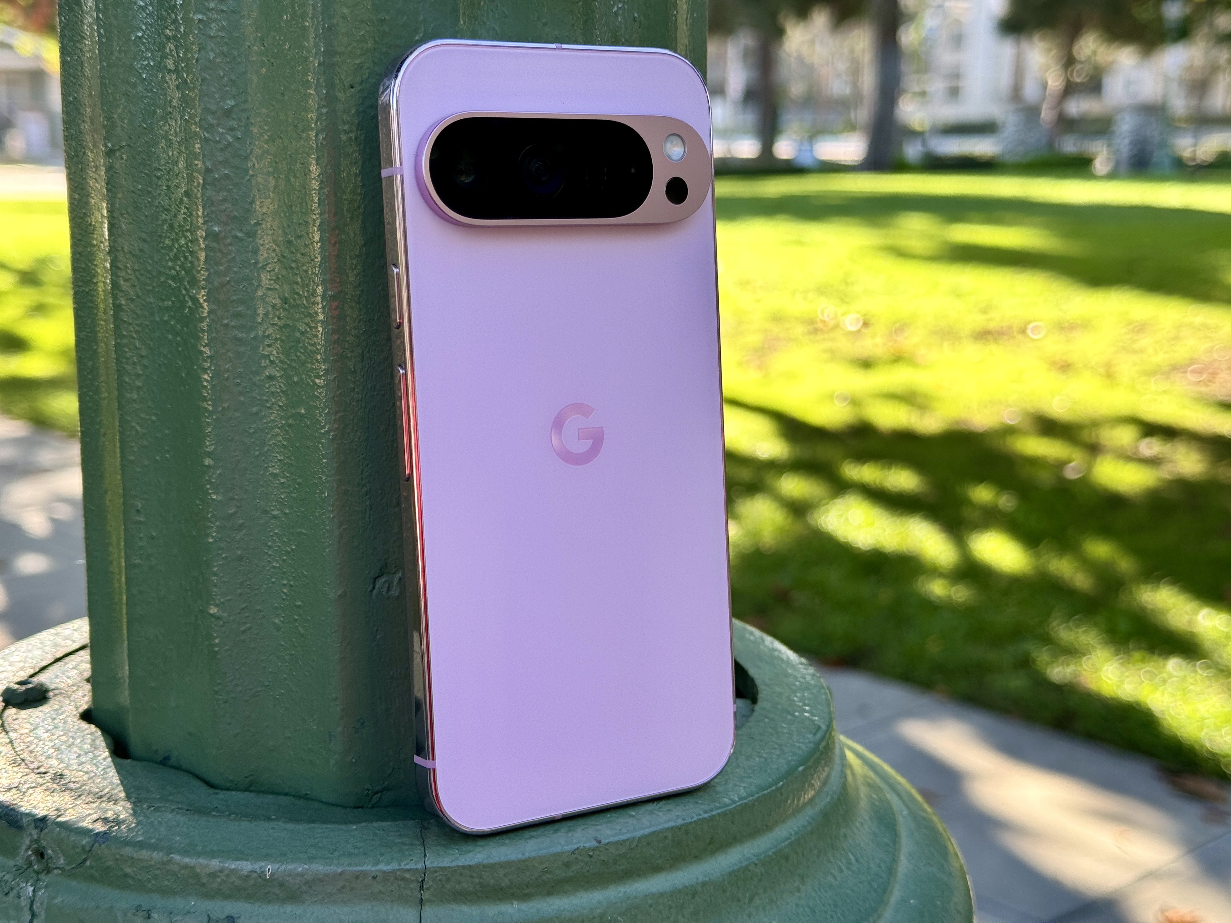 Pixel 9 Pro em quartzo rosa.