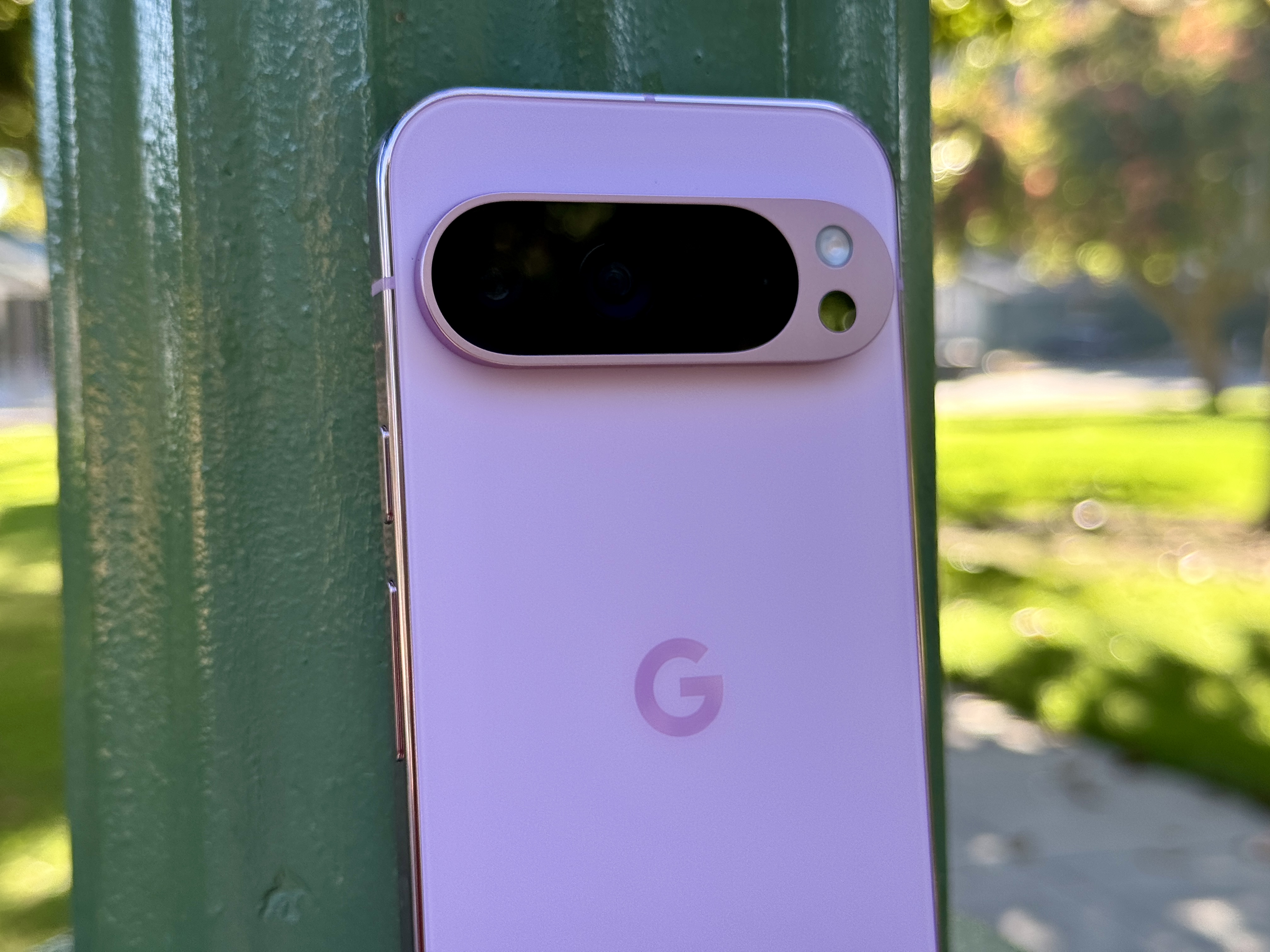 Pixel 9 Pro en quartz rose.