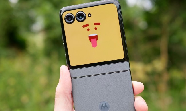 The Motorola Razr 2024's selfie screen.