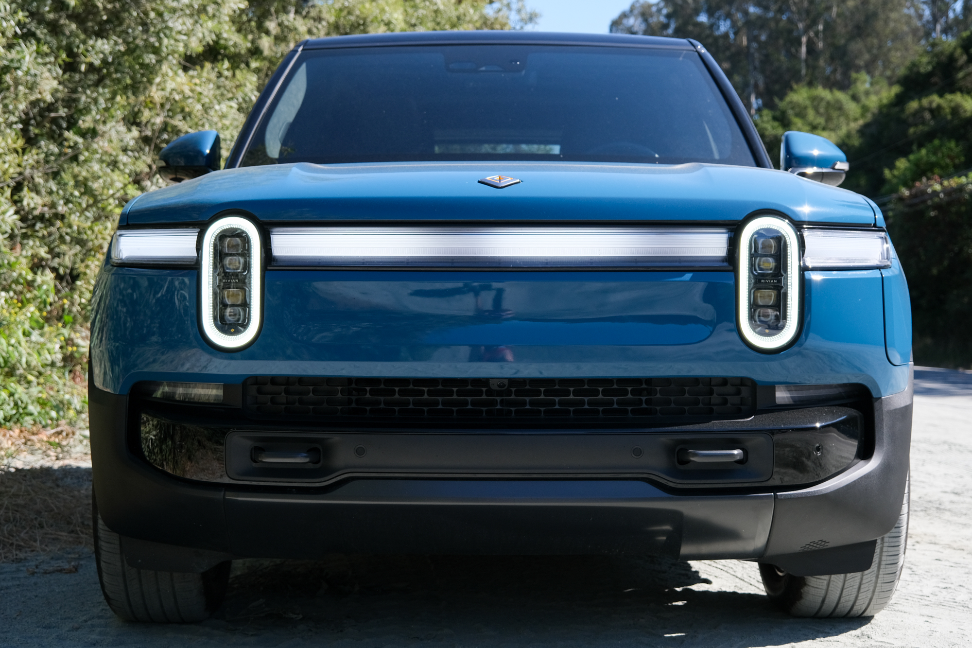 Headlights of the second-generation Rivian R1S