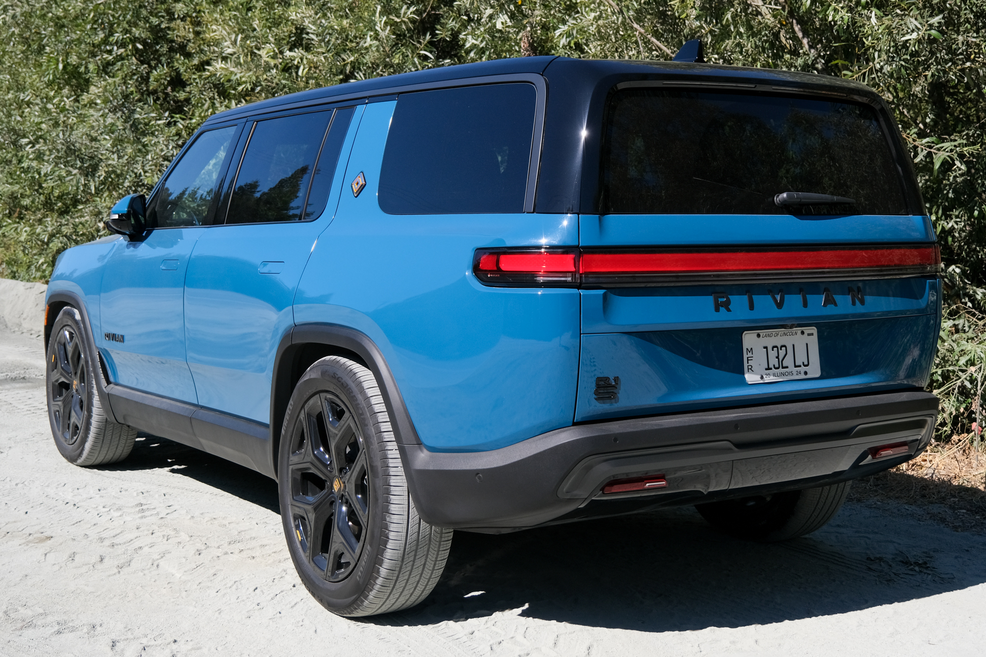 Rear and side of the second-generation Rivian R1S