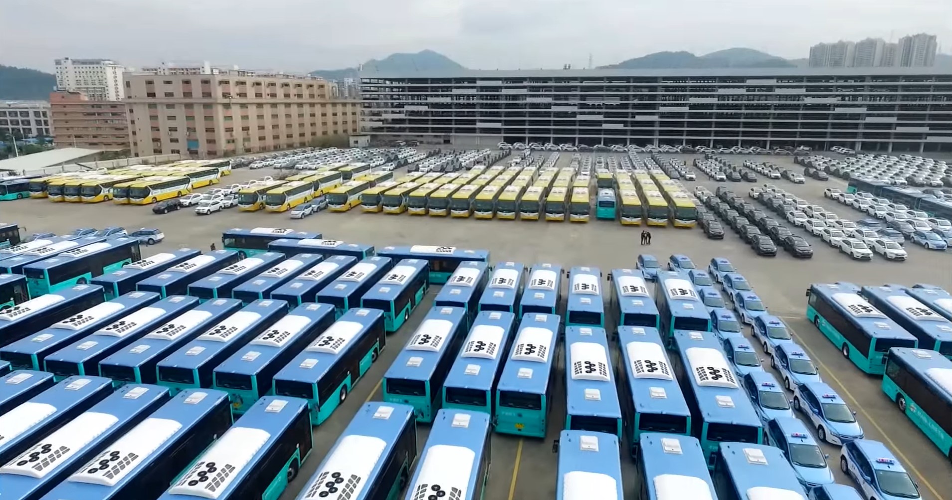 Frota de ônibus elétricos de Shenzhen. 