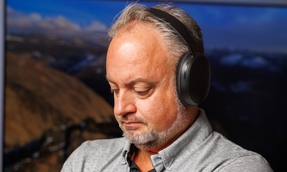 Phil Nickinson wearing the Sonos Ace headphones.