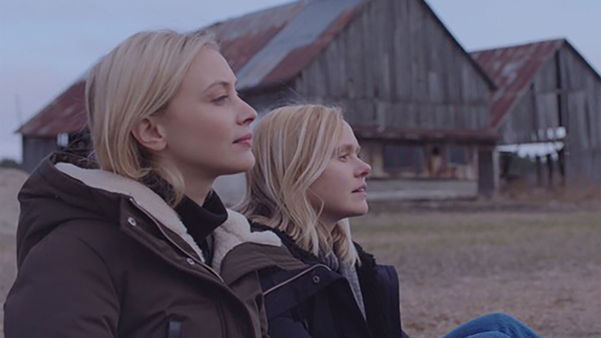 Sarah Gadon e Alison Pill em All My Puny Sorrows.