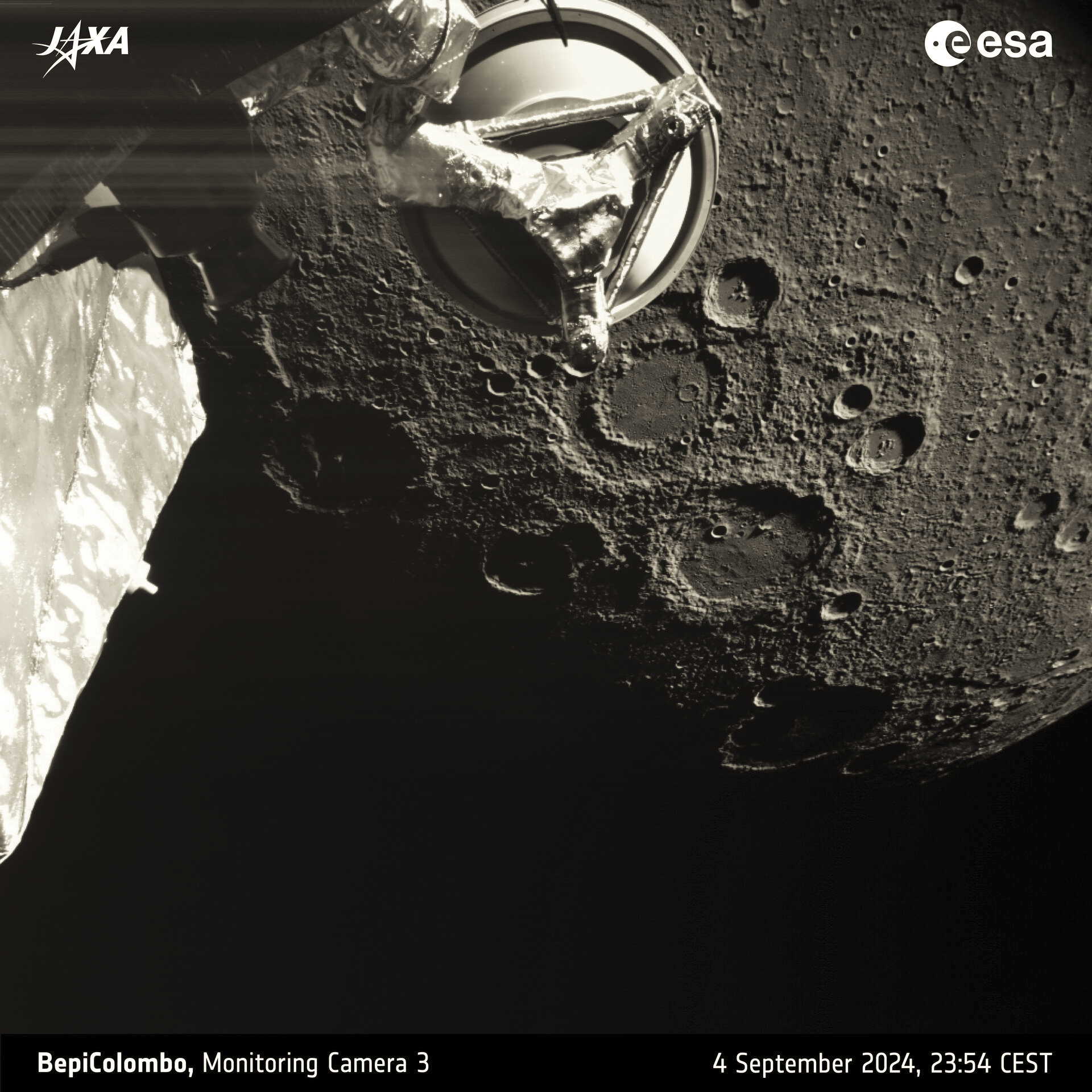 BepiColombo запечатлел недавно названные столбы кратера Стоддарт.