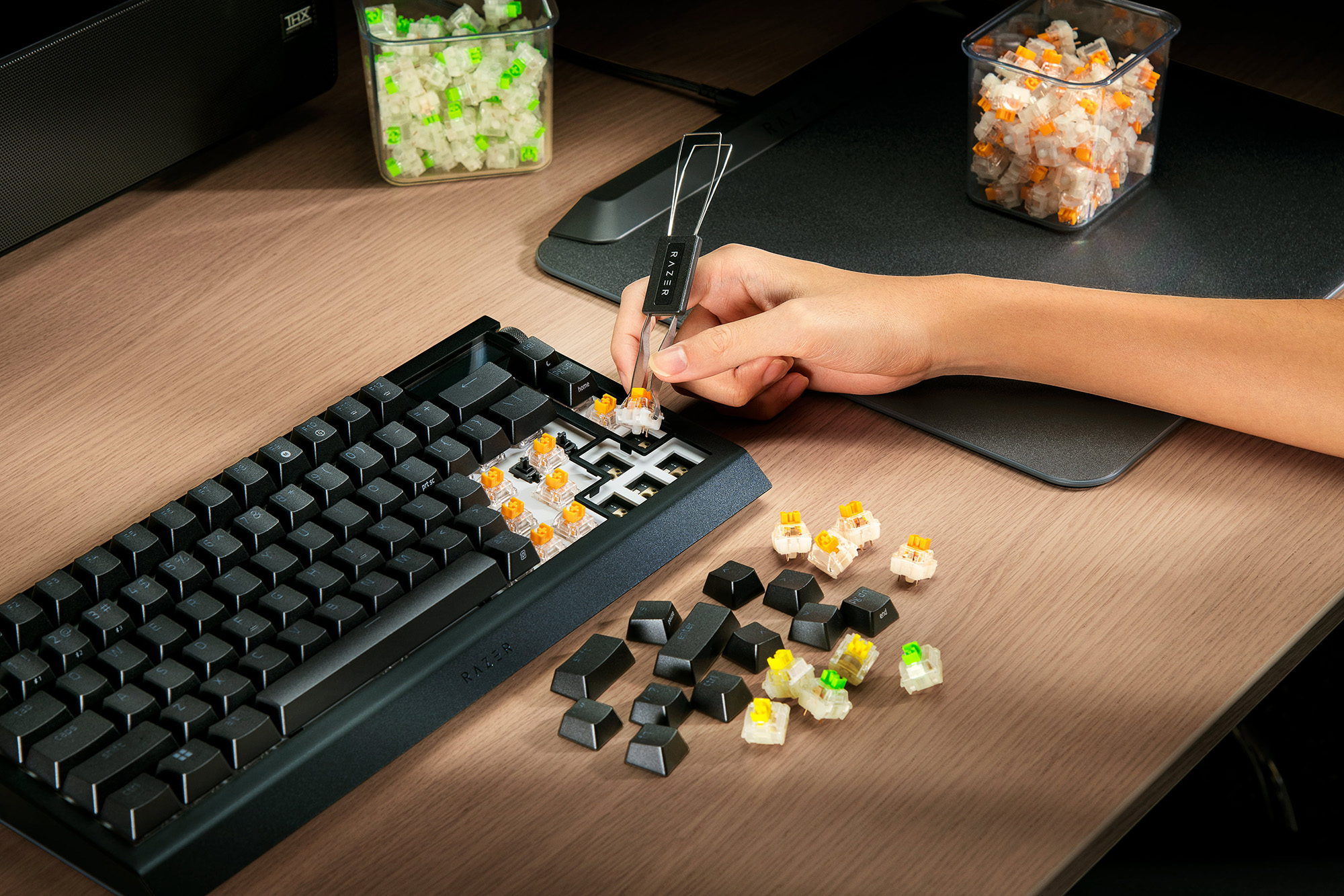 Funcionalidade hot-swap apresentada no teclado Razer BlackWidow V4 Pro 75%.