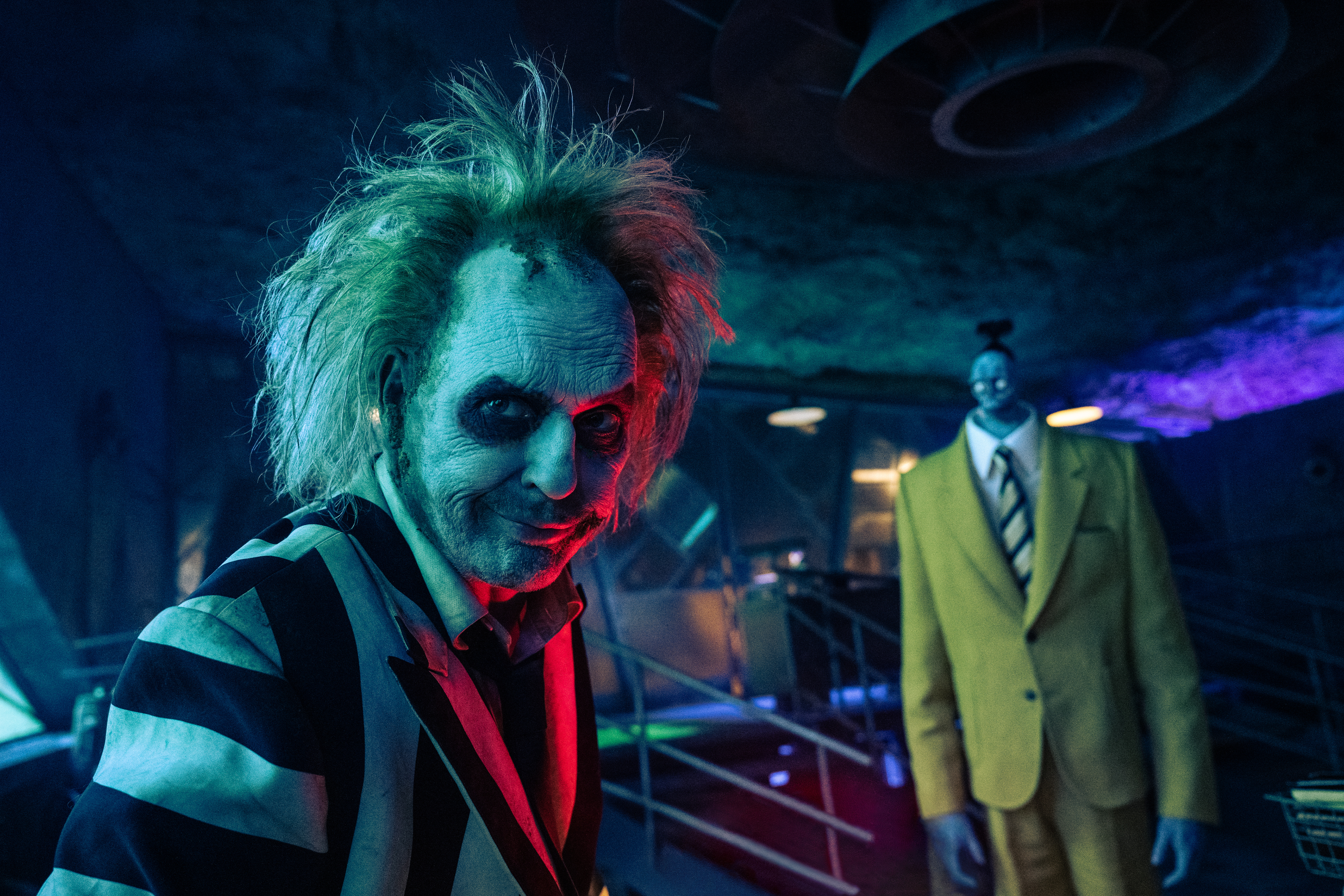 Обзор Beetlejuice Beetlejuice: энергичное продолжение, которое (в основном) соответствует оригиналу