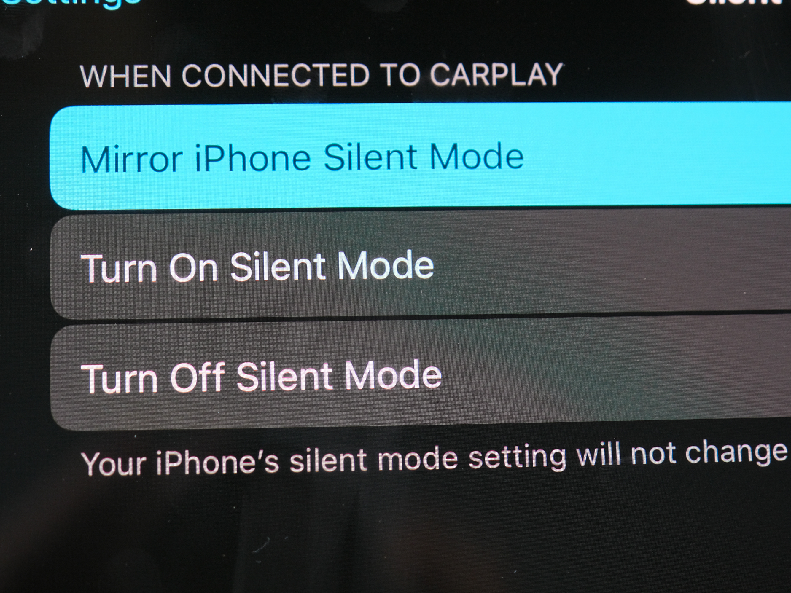 Configurações do modo silencioso no CarPlay no iOS 18