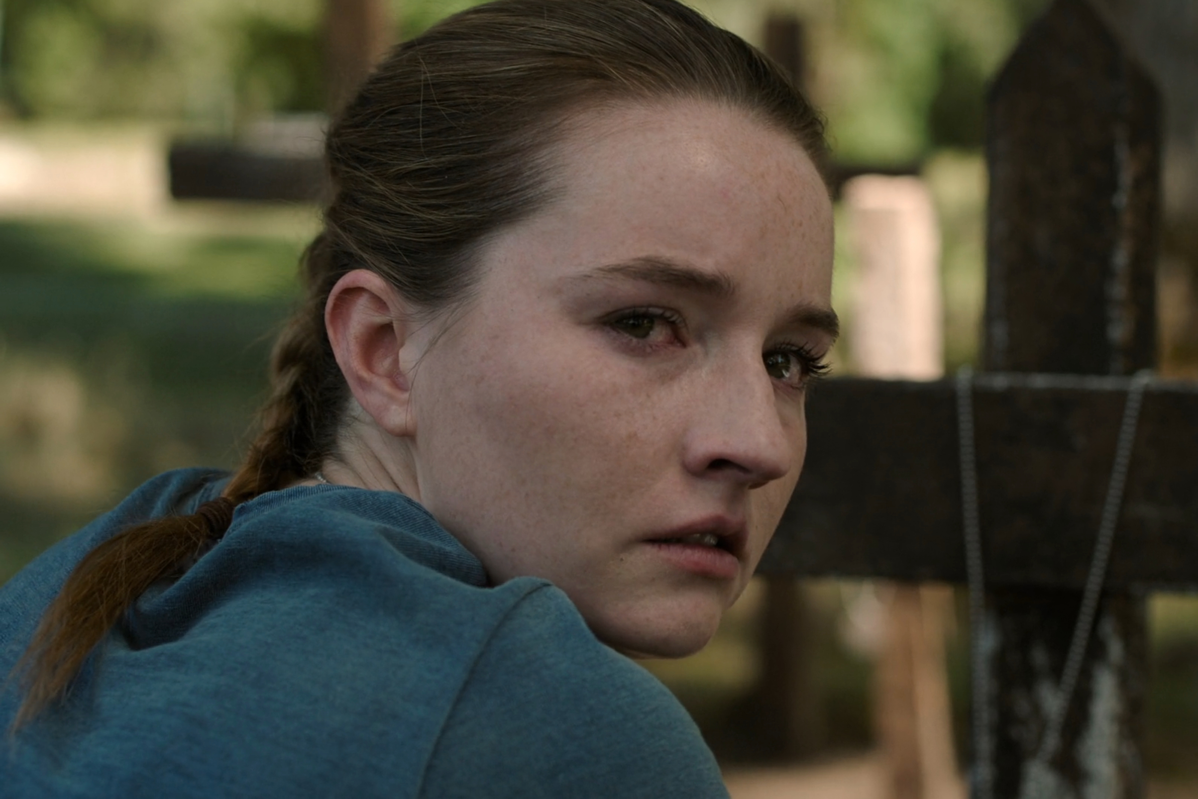 Kaitlyn Dever cries near a grave in The Last of Us season 2.