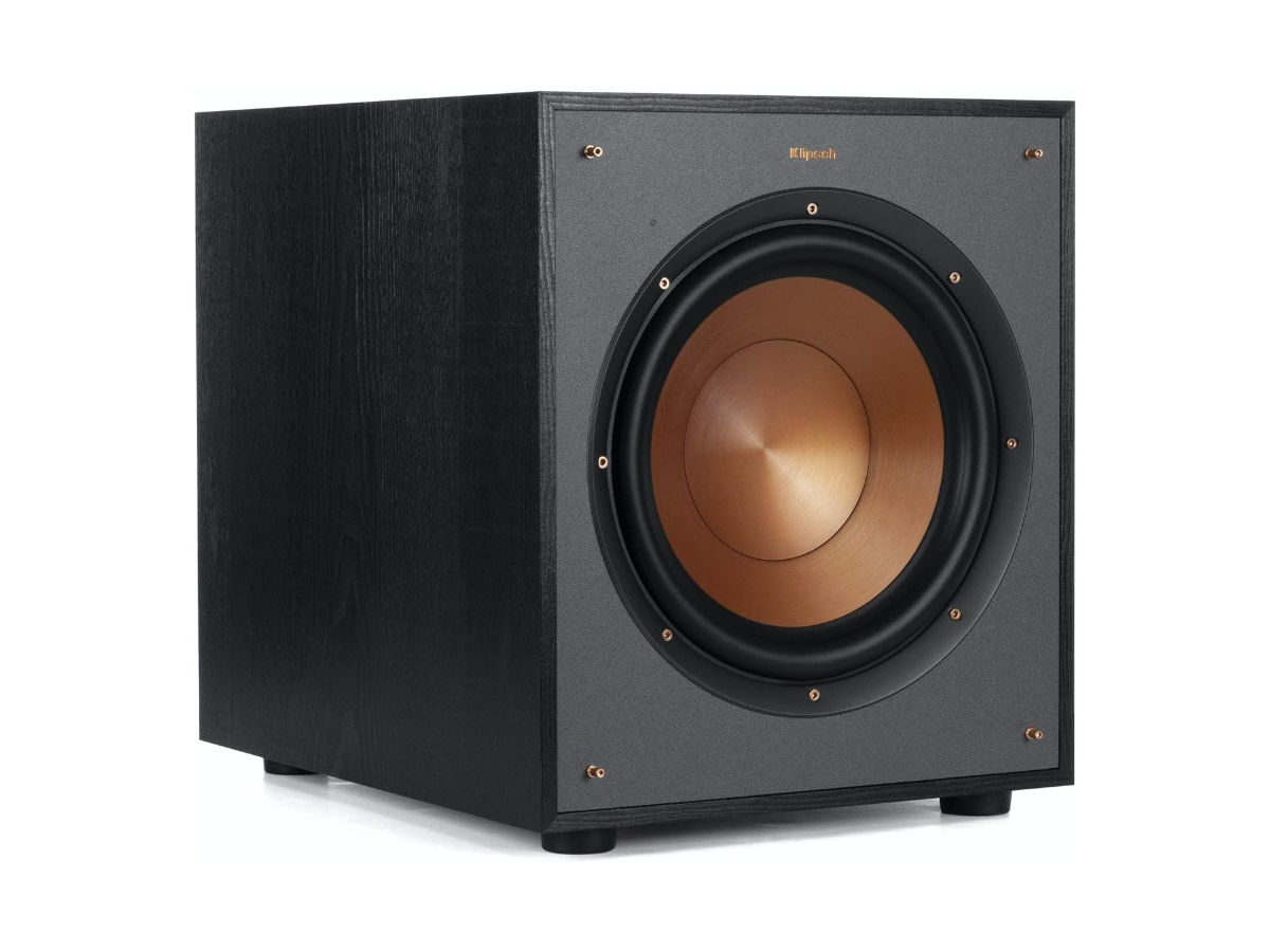 Der Klipsch R-100SW 10-Zoll-Subwoofer vor weißem Hintergrund.