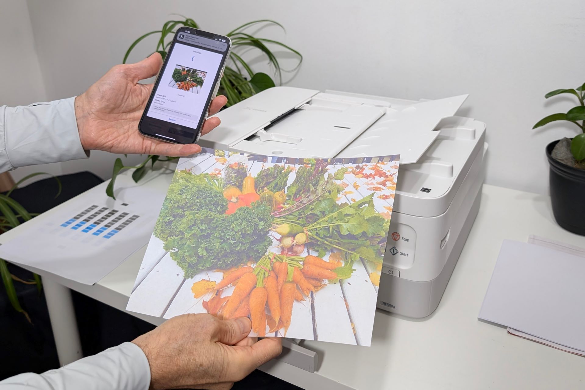 El papel fotográfico es esencial al imprimir fotografías con la Pixma TR7020a de Canon.