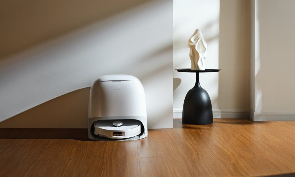 The Qrevo Curv placed in its docking station.