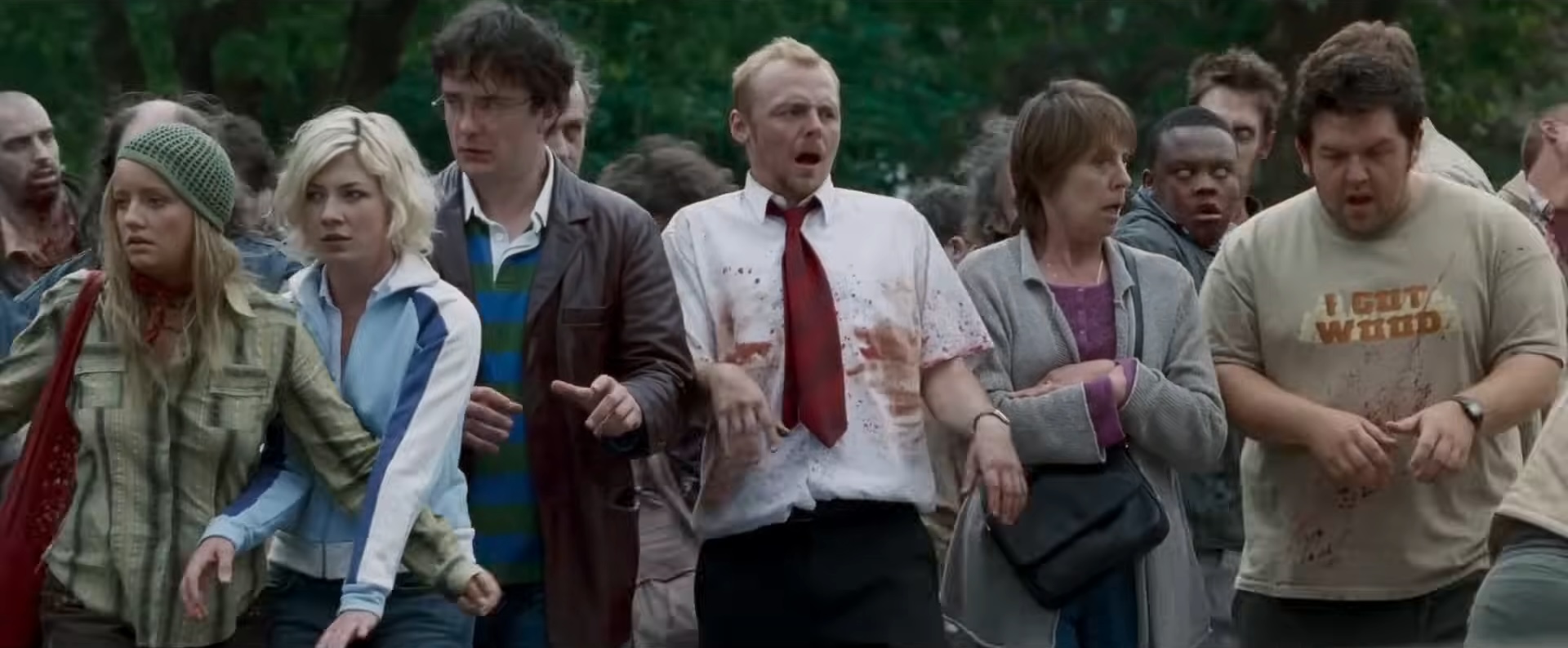 O elenco de "Shaun of the Dead" agindo como zumbis.