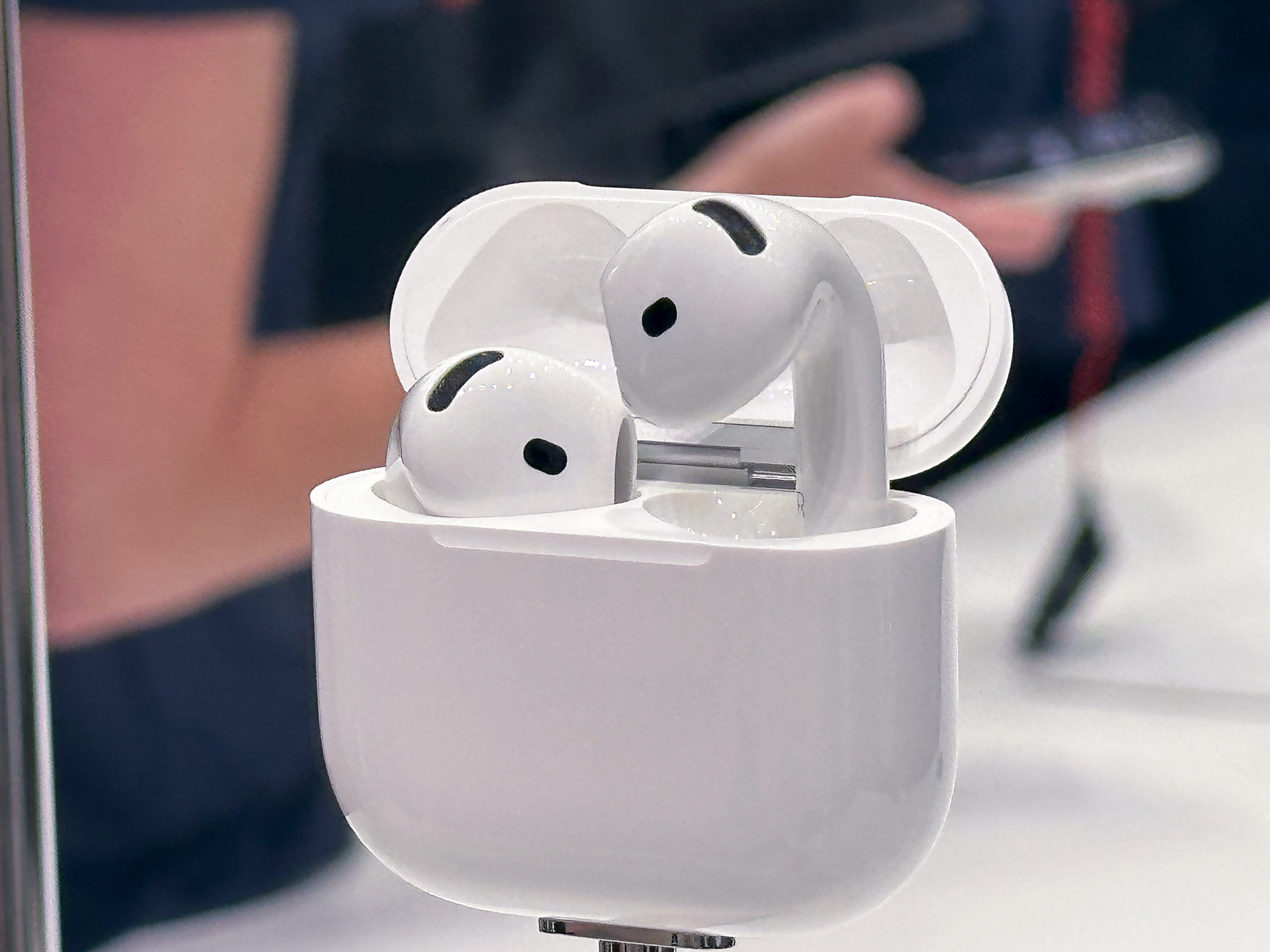 Can open-ear headphones really cancel noise? Apple’s AirPods 4 surprised me