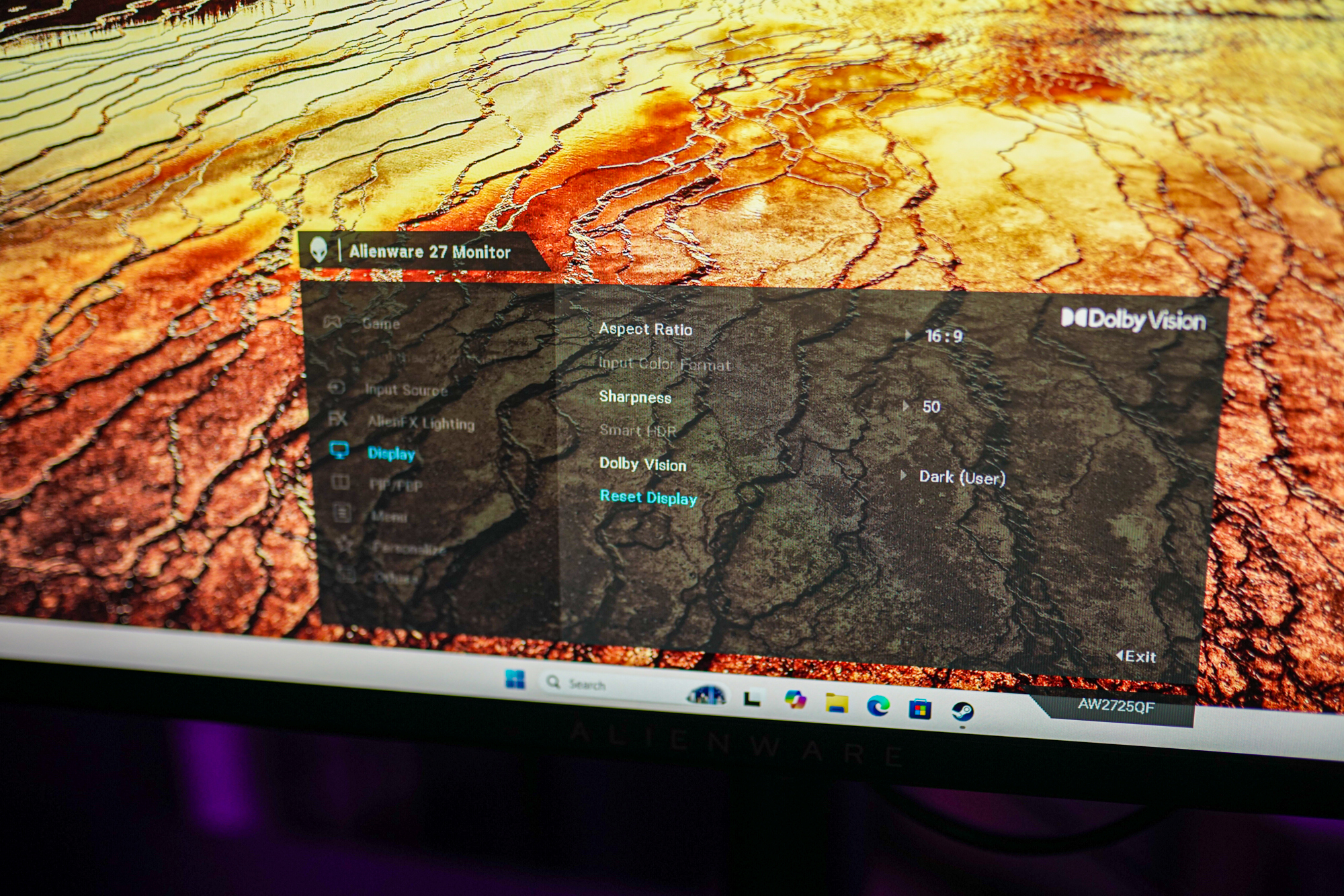 Menu on the Alienware AW2725QF.