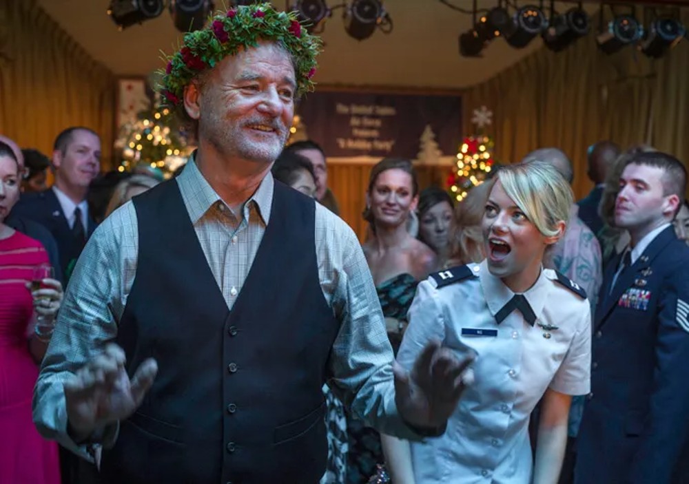 Un homme et une femme dansent lors d’une fête à Aloha.