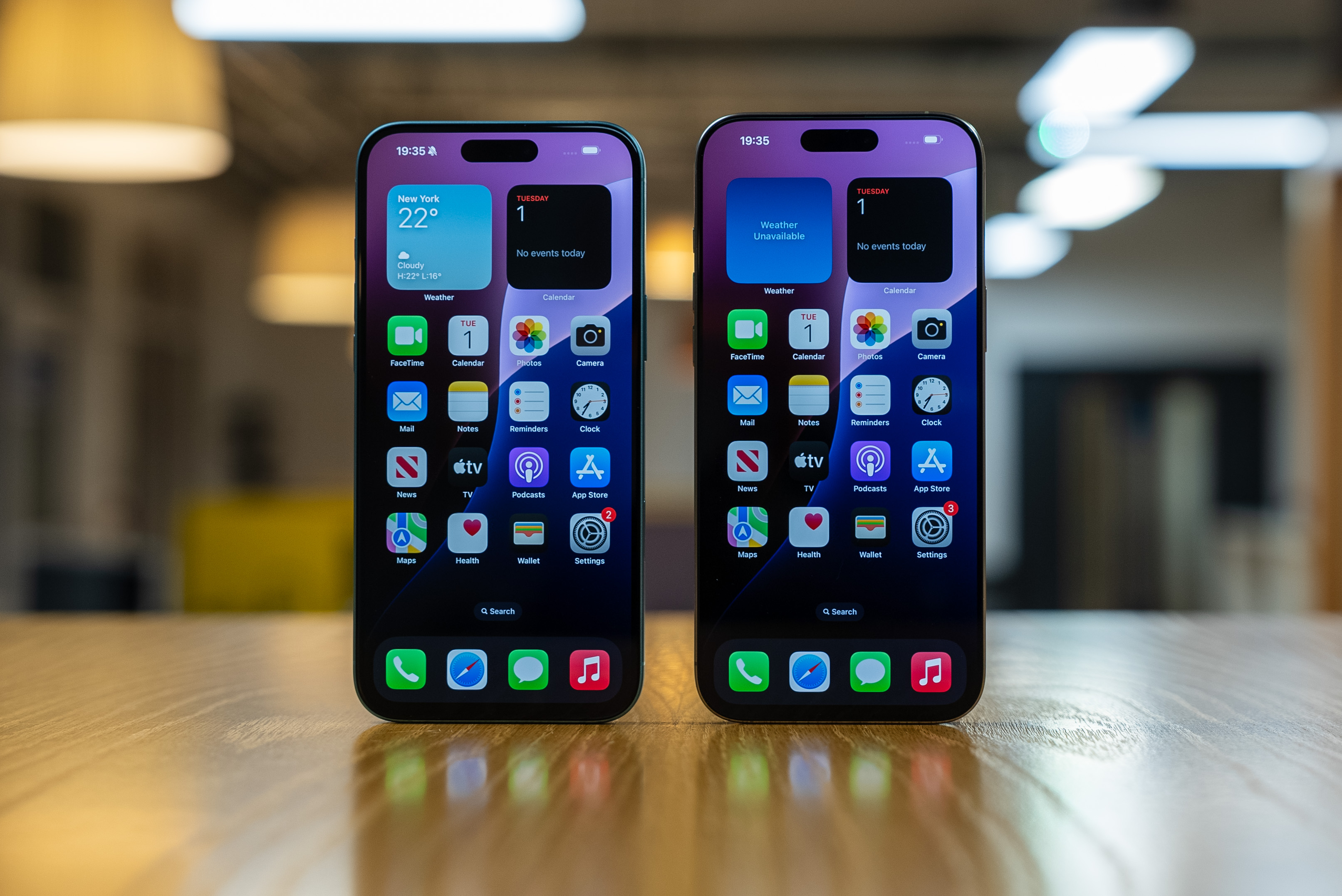 iPhone 16 Plus and iPhone 16 Pro Max side-by-side displays