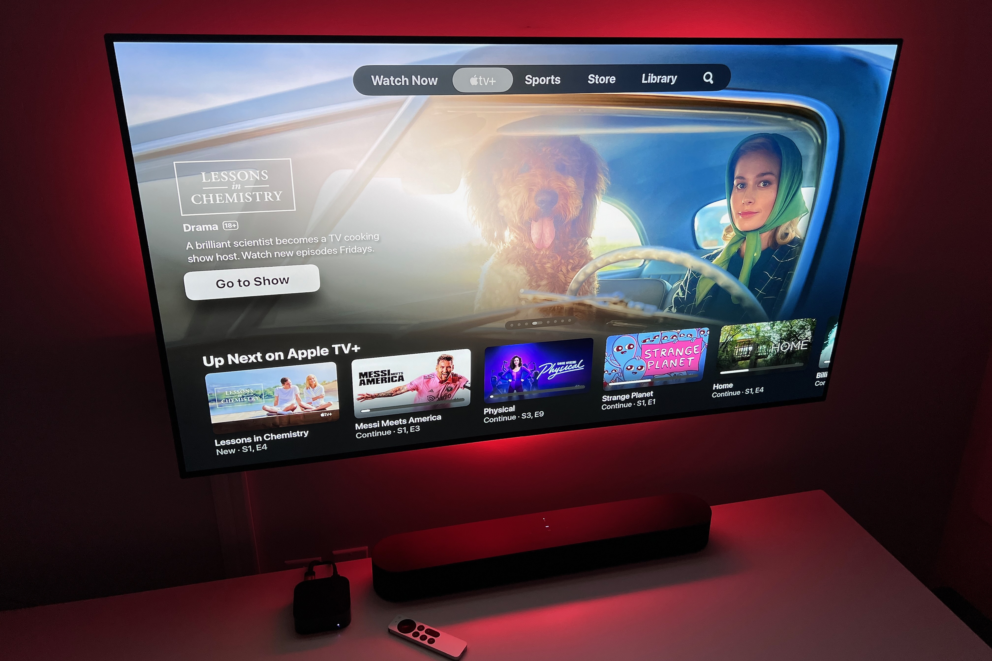 Apple TV Plus-startscherm met lessen in scheikunde.