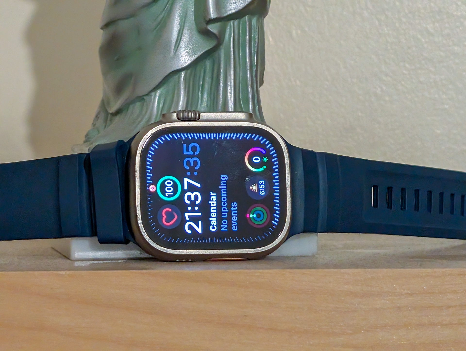 Pantalla de inicio del Apple Watch Ultra 2 en modo horizontal.