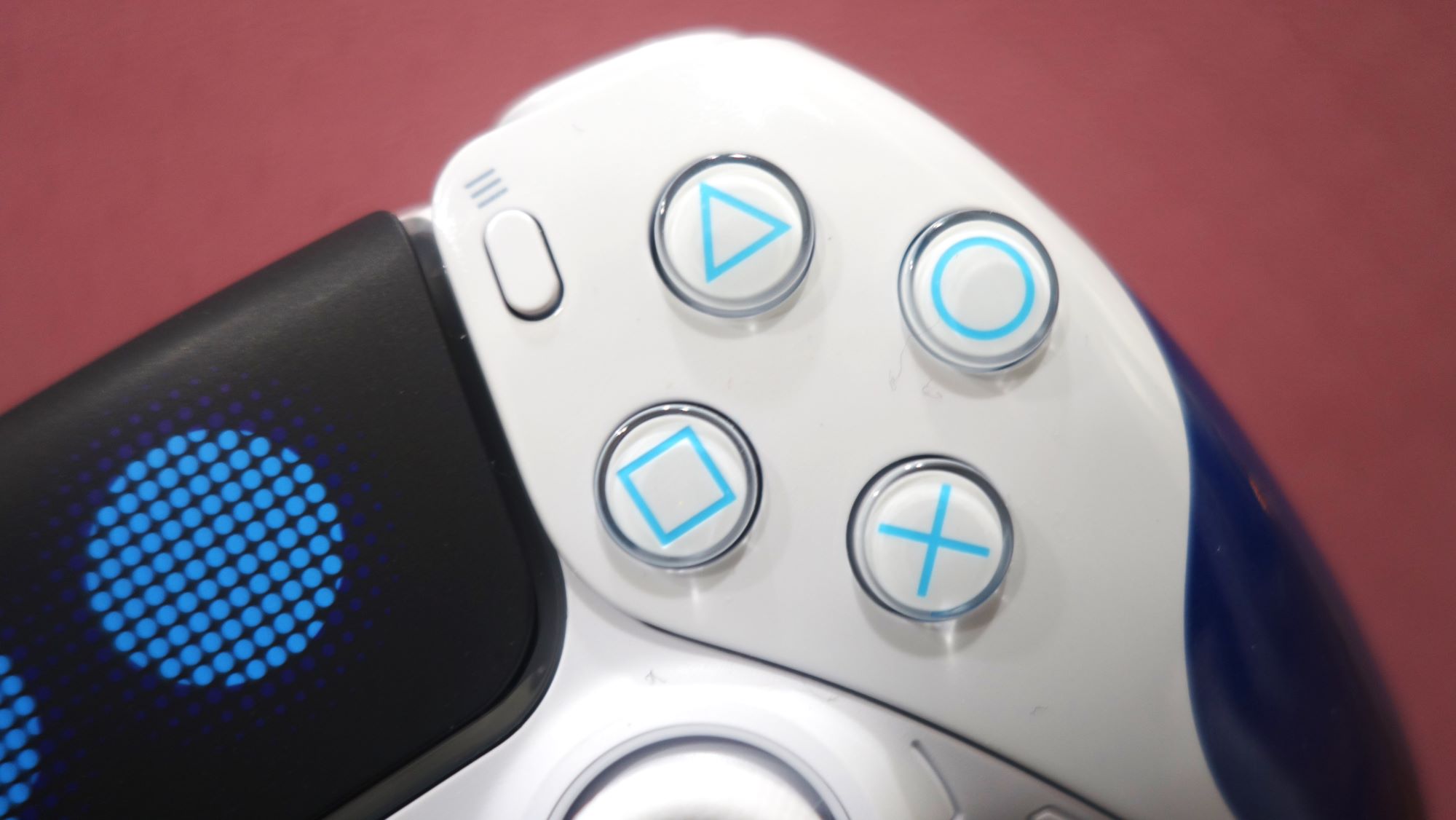 Get a close look at the Astro Bot special edition PS5 controller