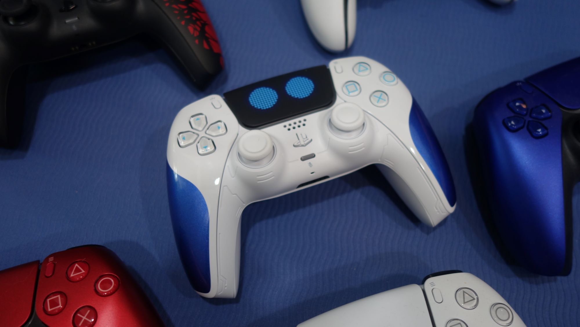 Get a close look at the Astro Bot special edition PS5 controller