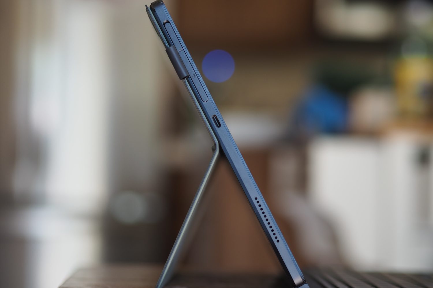 Этот планшет Asus почти превосходит Microsoft Surface Pro — и он на 700 долларов дешевле