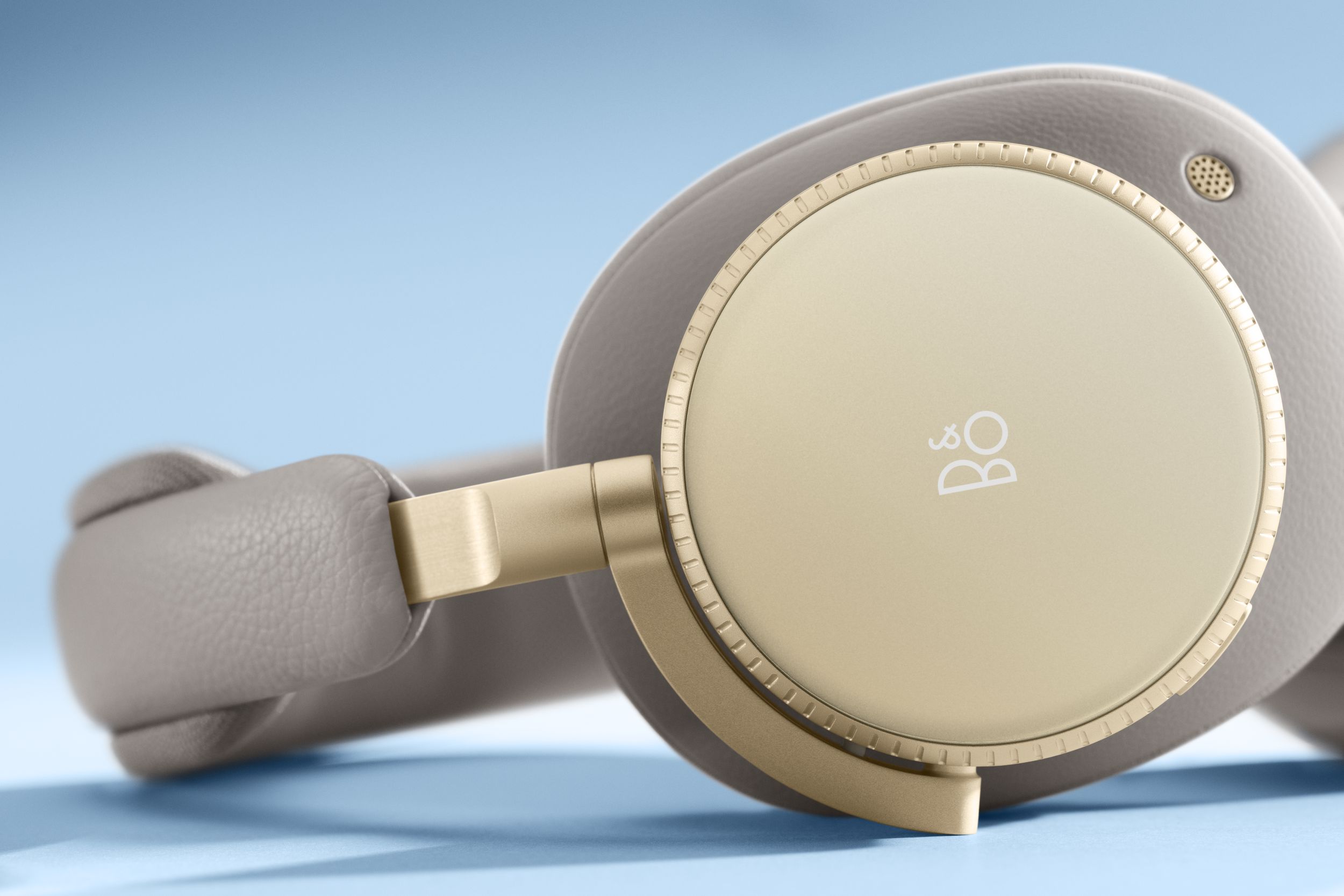 Know noise canceling headphones offers calm plum