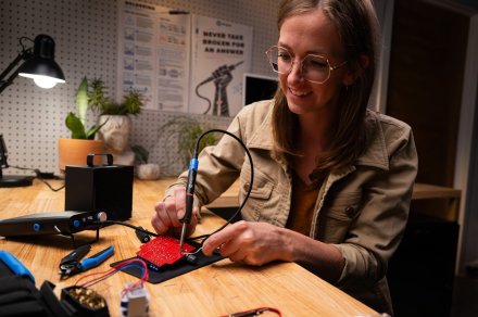 iFixIt’s stealthy soldering iron heats up in 5 seconds while charging your laptop