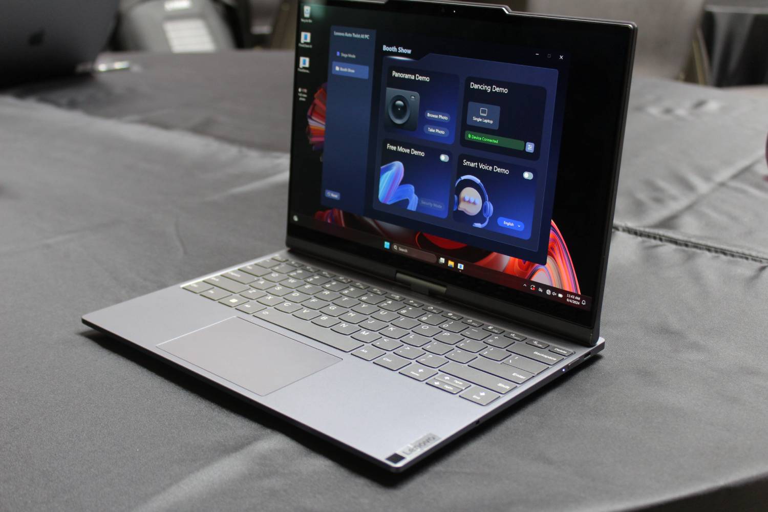 El Lenovo Auto Twist PC en modo portátil estándar.