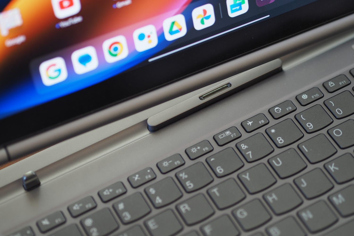 Mécanisme de connexion Lenovo ThinkBook Plus Gen 5 Hybrid.