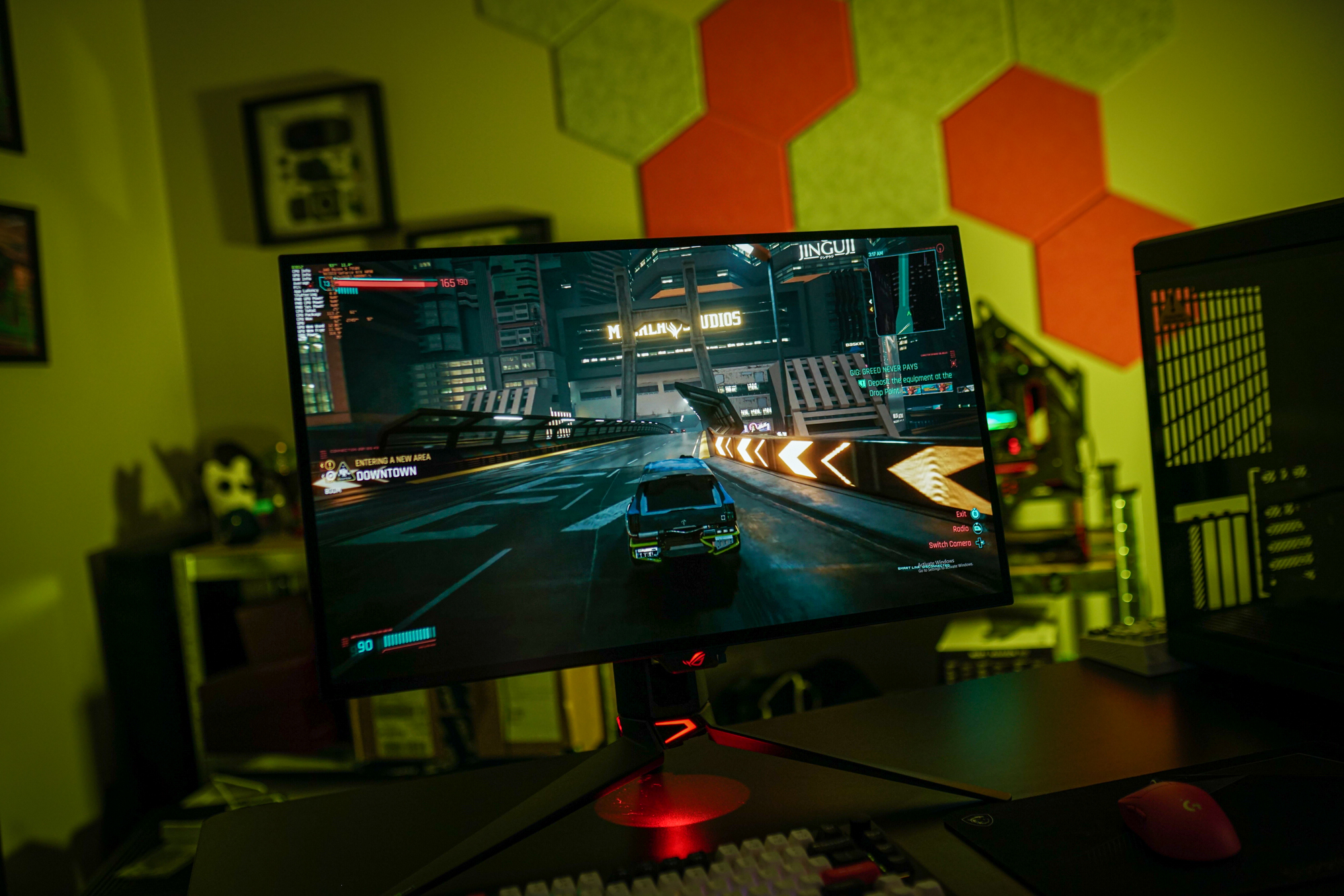 Cyberpunk 2077 работает на Asus ROG Swift PG27AQDP.