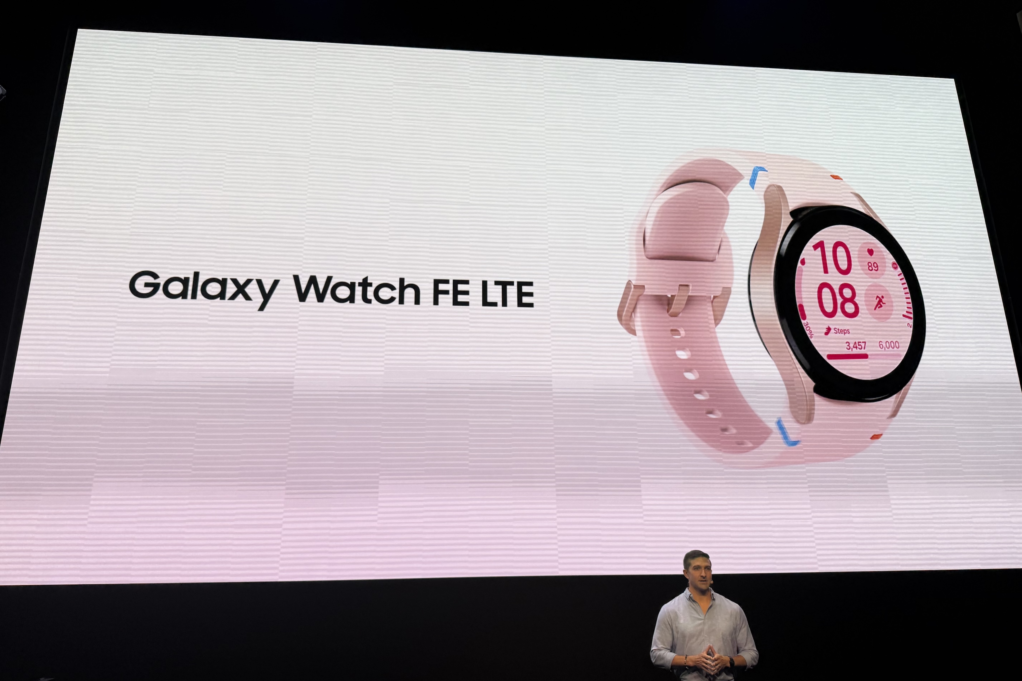 Samsung’s affordable Galaxy Watch FE finally has an LTE option