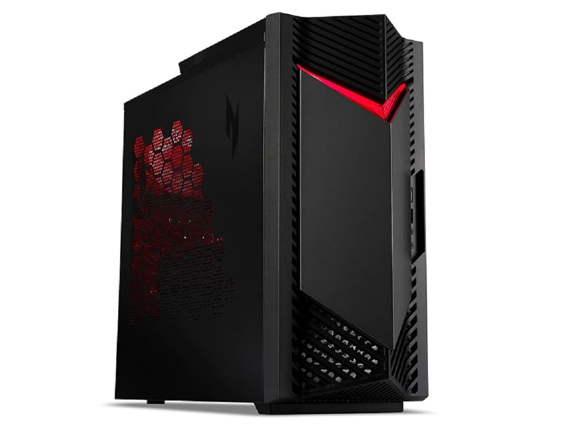 La PC para juegos Acer Nitro 50 sobre un fondo blanco.