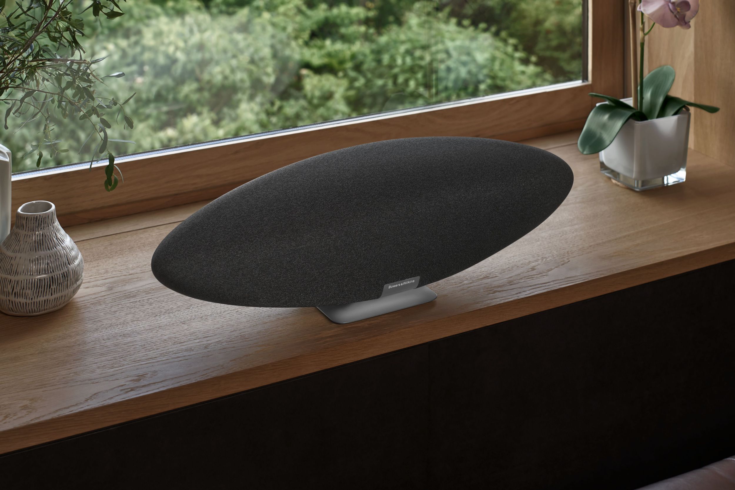 Bowers & Wilkins Zeppelin 专业版。