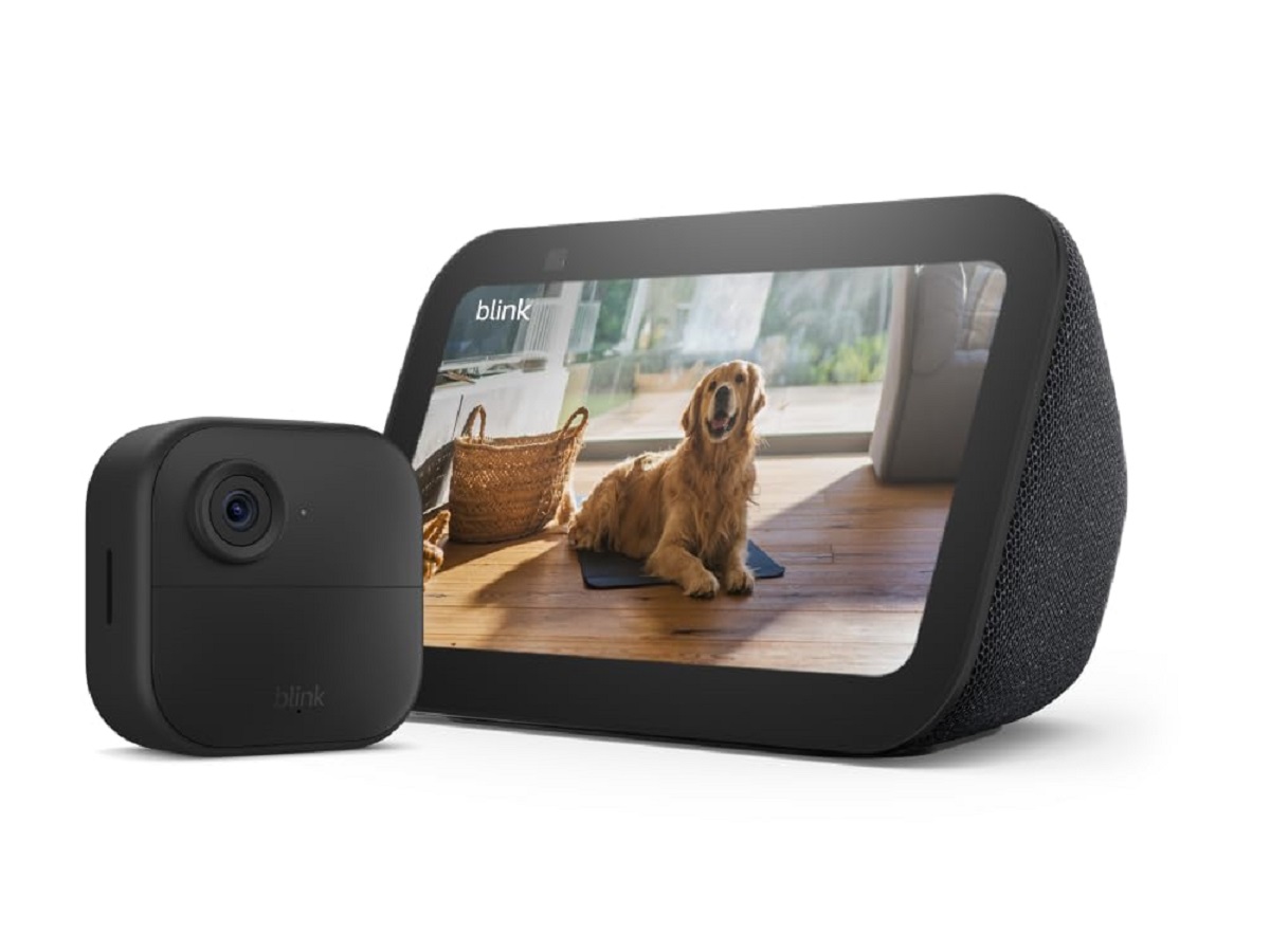 The Blink Outdoor 4 + Amazon Echo Show 5 বান্ডেল।