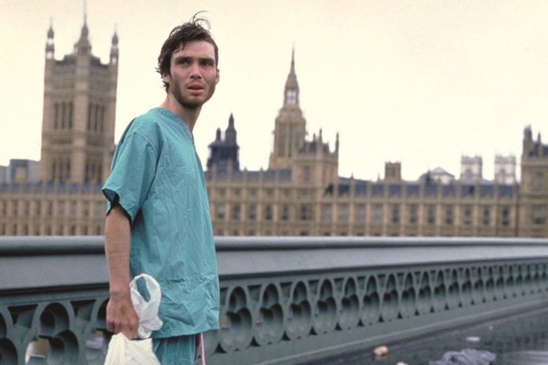 Cillian Murphy stands in abandoned London 28 days later.