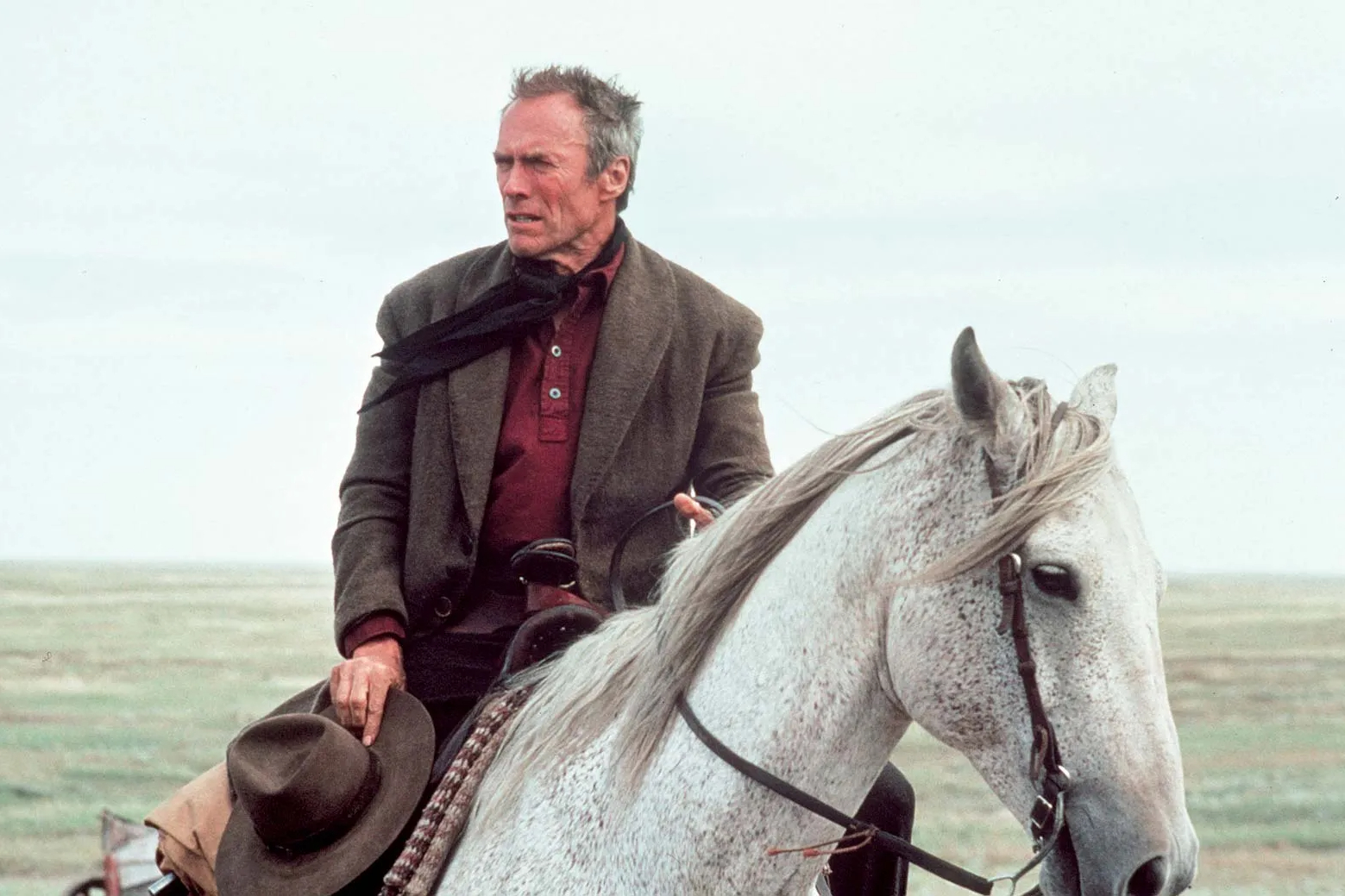 Clint Eastwood anda a cavalo em Unforgiven.