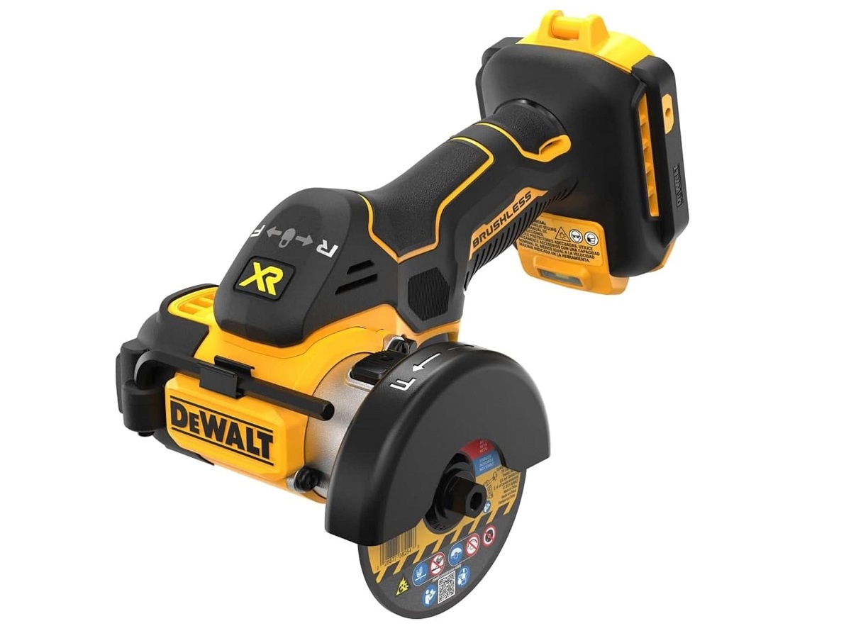 白色背景上的 DeWalt 20V Max XR 3 英寸切断工具。