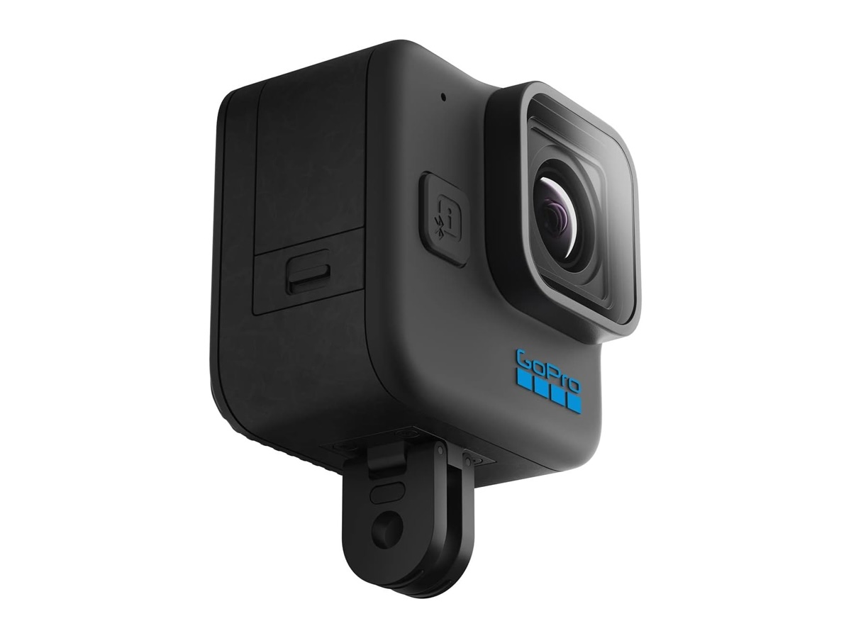 白色背景下的 GoPro Hero 11 Black Mini。