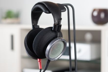 Grado honors its legendary Signature HP1 headphones with the HP100 SE