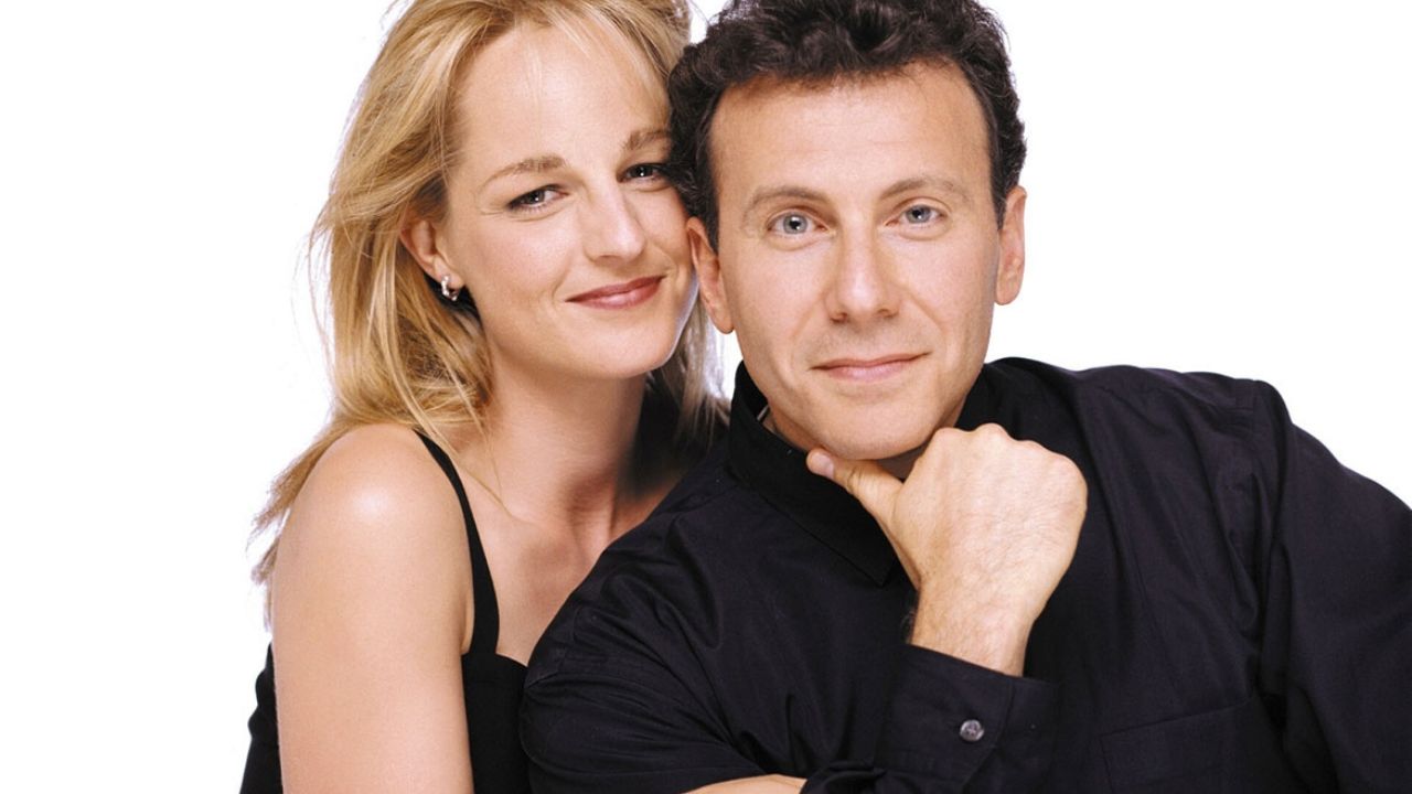 Helen Hunt et Paul Reiser sur une photo promotionnelle pour Mad About You.