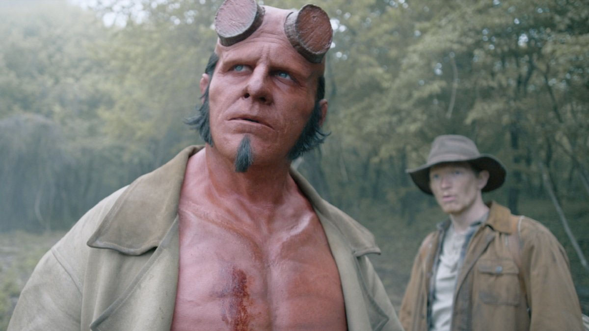 Jack Kesy e Jefferson White em Hellboy: O Homem Torto.