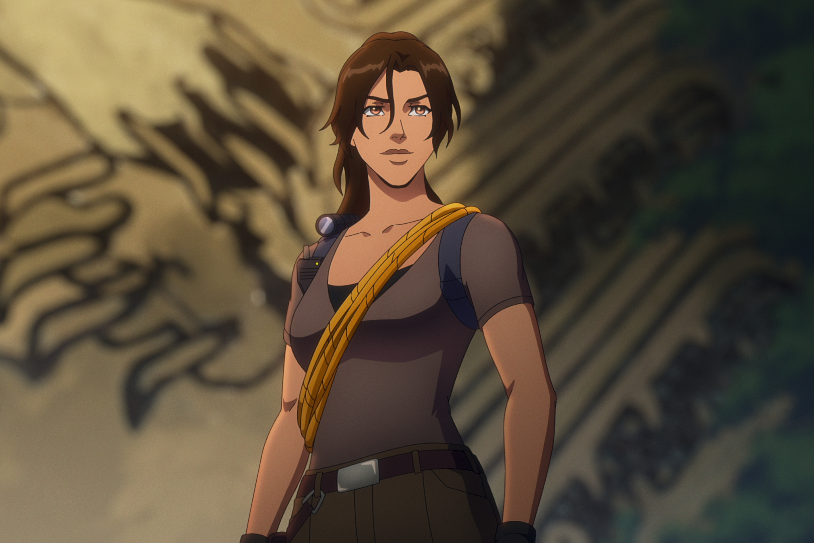 Lara Croft está de pie con una cuerda cruzada sobre su pecho en Tomb Raider: The Legend of Lara Croft.