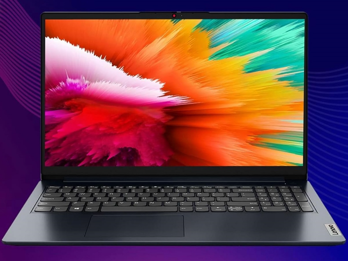 El Lenovo Essential IdeaPad sobre un fondo colorido.