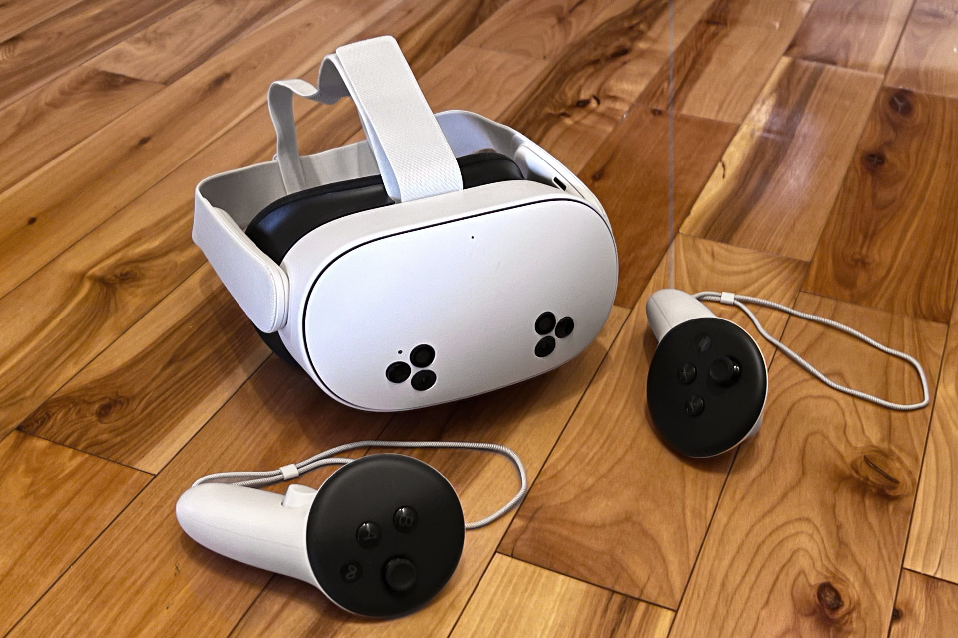 Meta 的 Quest 3S 是一款出色的混合现实 VR 耳机，价格非常低。