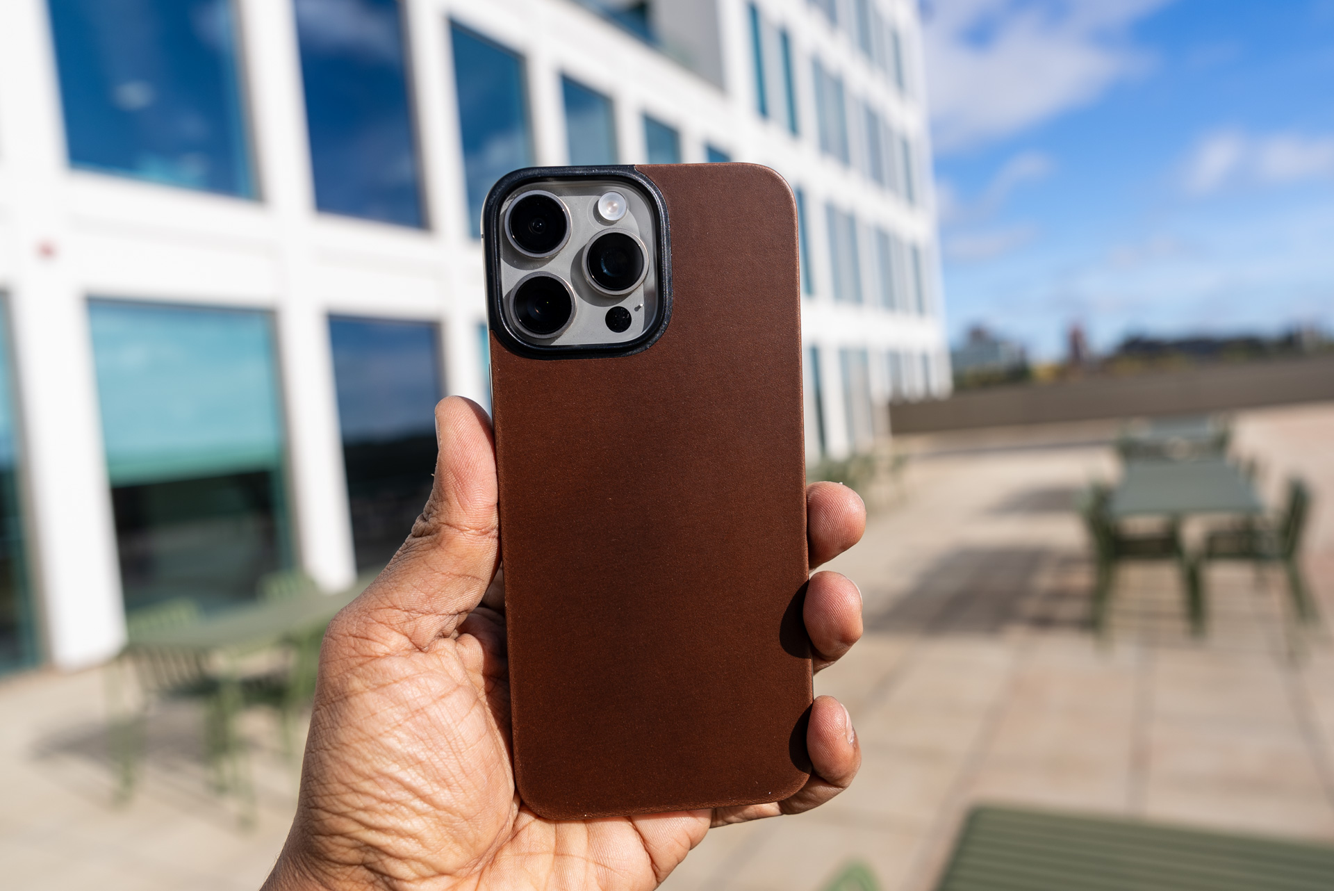 The Nomad Magnetic Leather Back on the iPhone 16 Pro Max