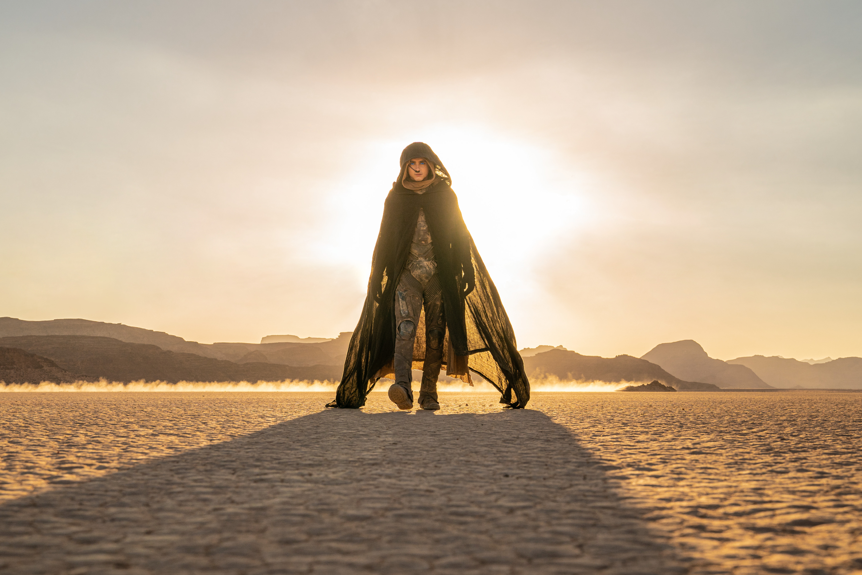 Paul Atreides camina por el desierto en "Dune: Segunda parte".