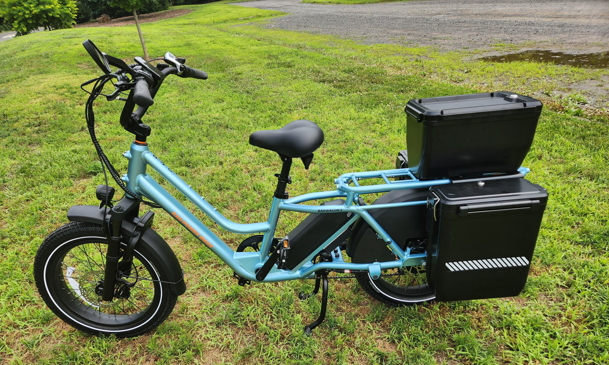 Rad Power Bikes Radwagon 5 chargé avec option a encore de la place pour un siège enfant.