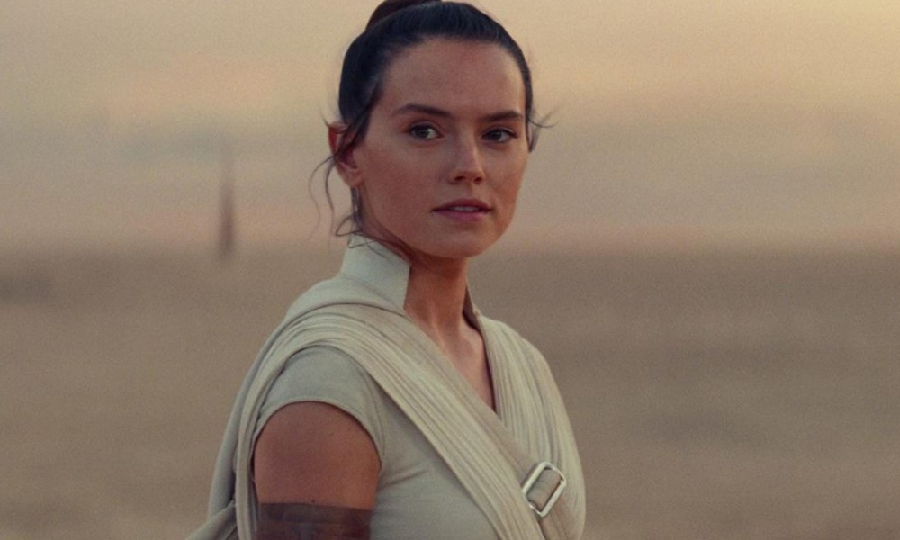 star wars daisy ridley rey jedi order movie return scary smirks on tatooine in episode 9 the rise of skywalker