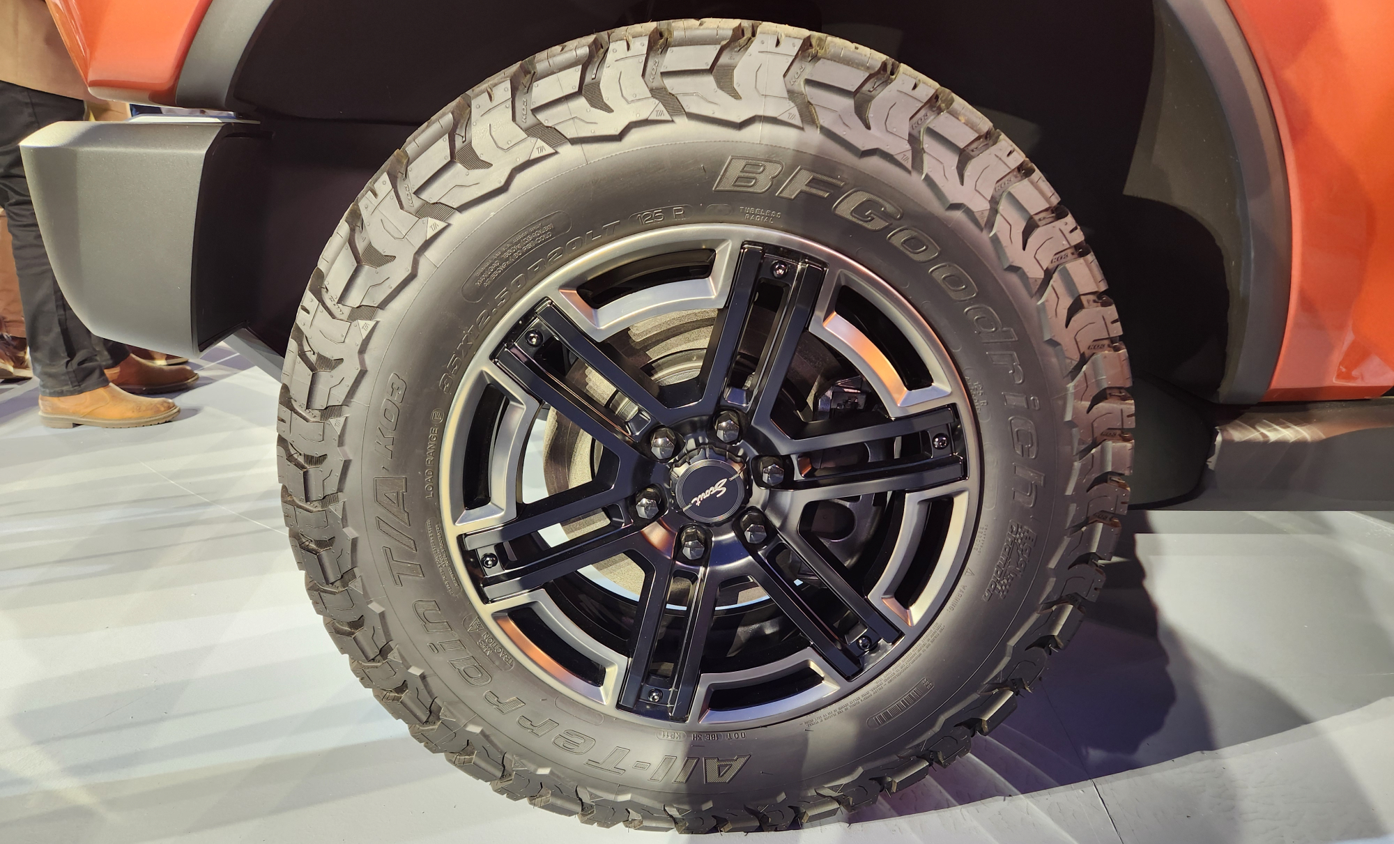 cout Traveler electric SUV with 35-inch tires.